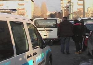 Cadde ortasında kız öğrenci kavgası